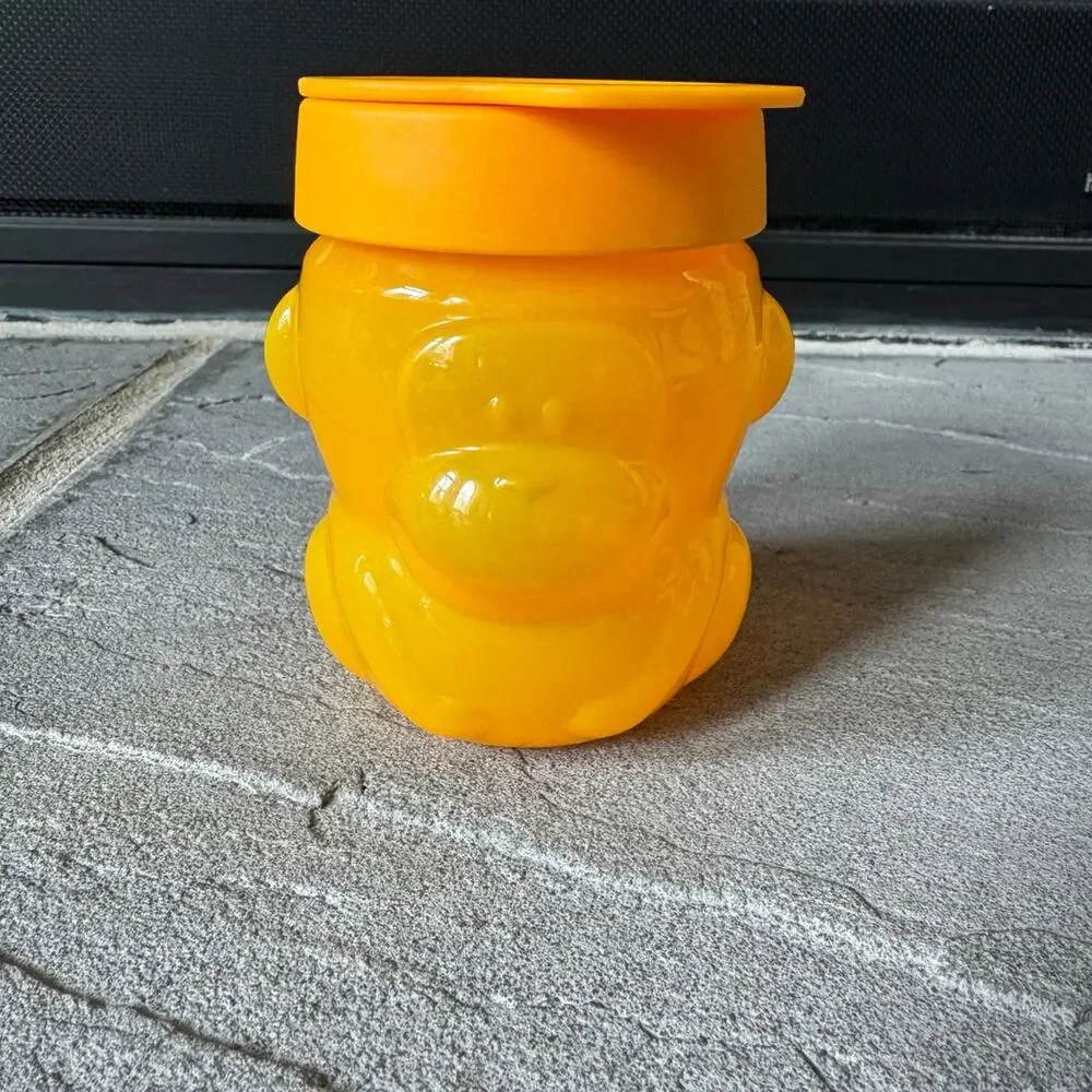 Tupperware snack cup